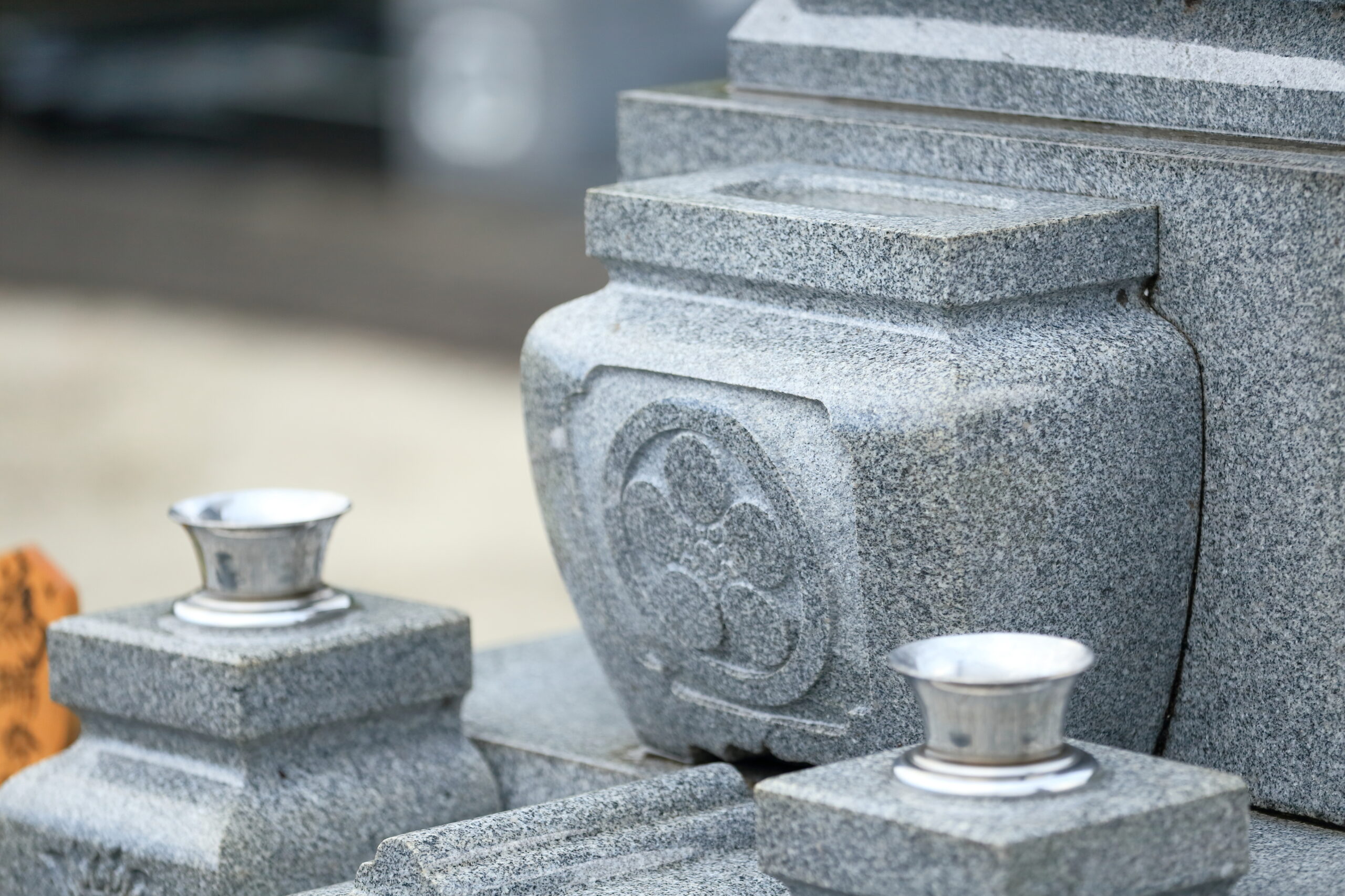 確かな技術で大切なお墓を美しく